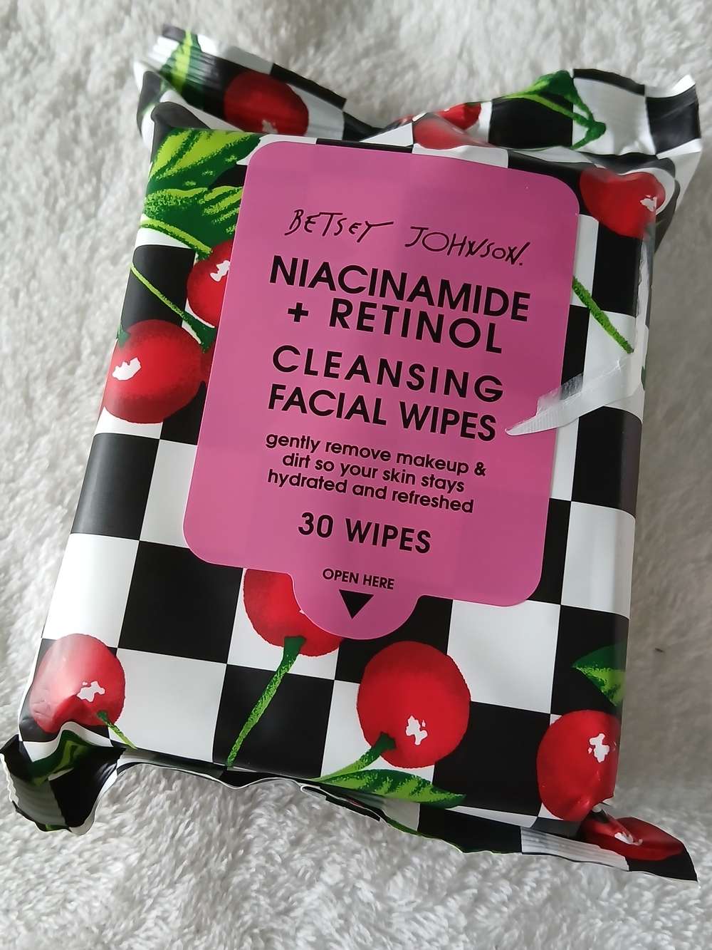💚 Betsey Johnson Niacinamide + Retinol Cleansing Facial Wipes - 30 Count
